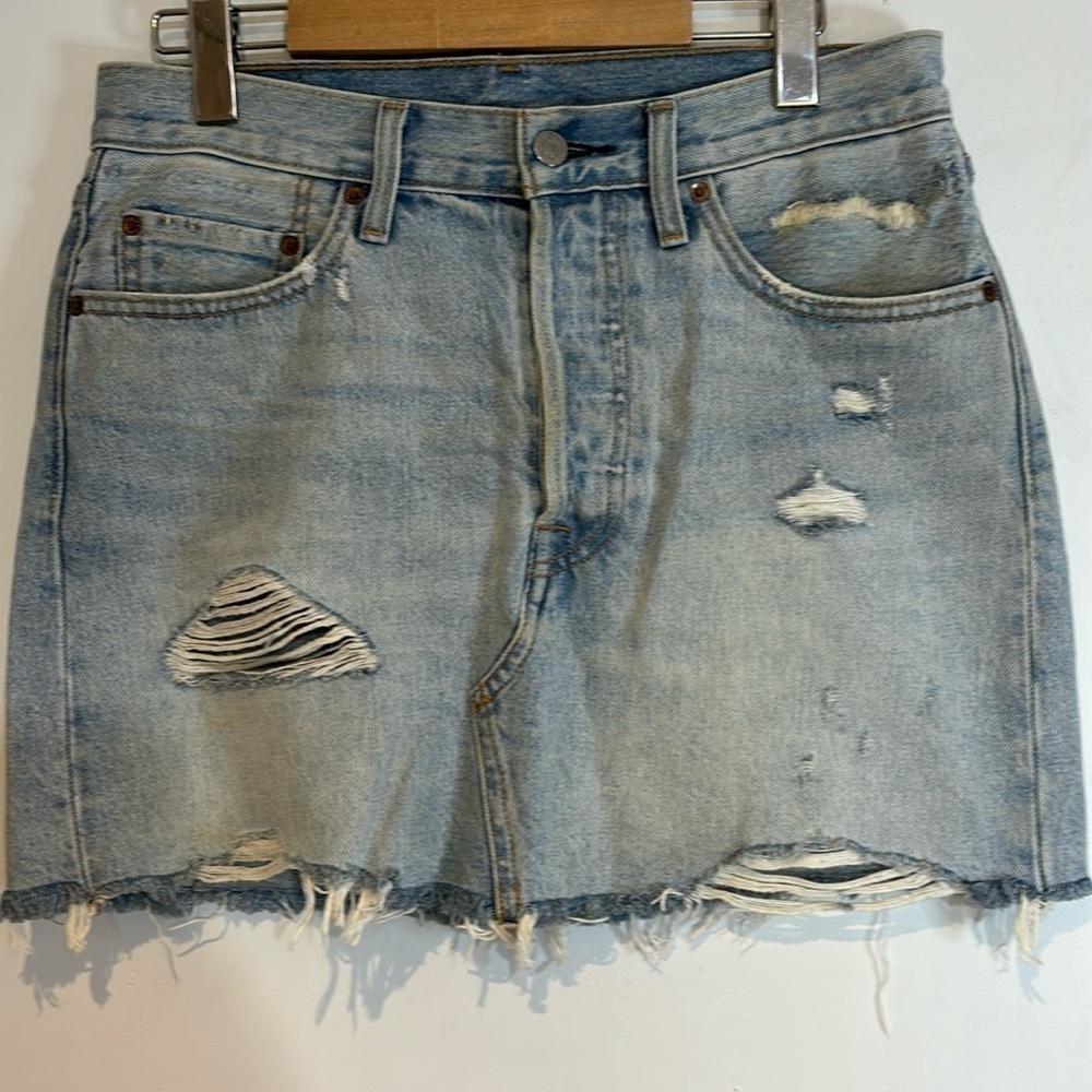 Levi’s distressed raw edge A-line denim mini-skirt button fly size 28